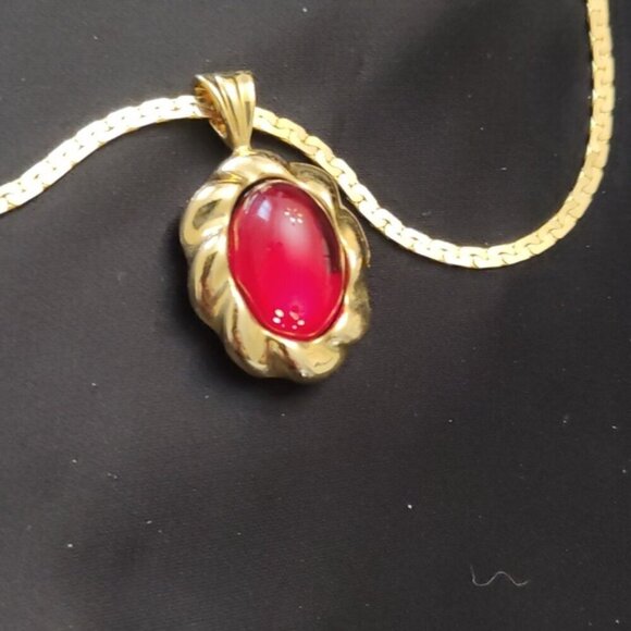Park Lane Red Glass jewel pendant gold tone necklace NOS NEW - Picture 2 of 7